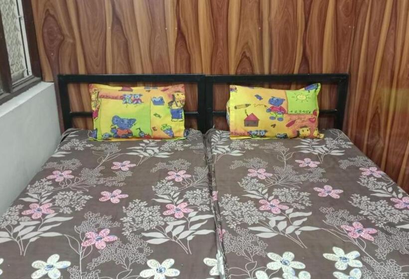 پانسیون Shivanjali Bhakt Niwas