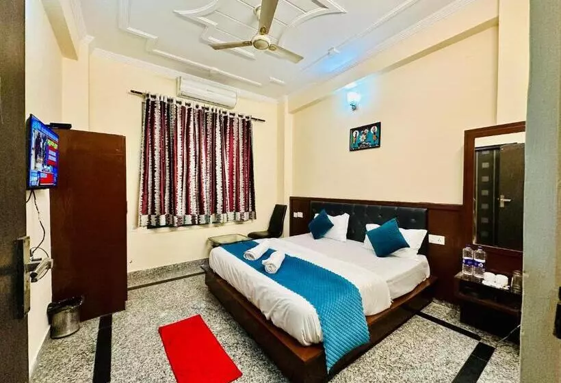 Vadamia Hotels