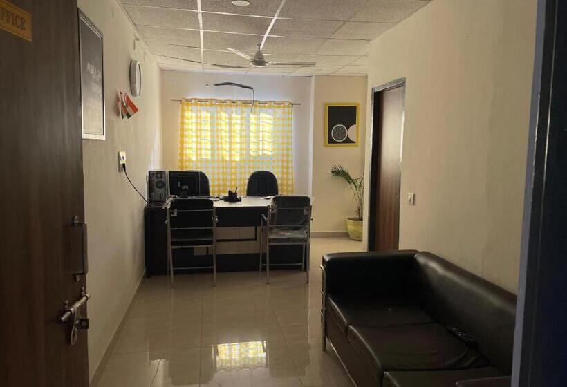 Albergue Abuzz Oxfordcaps Cedar Homes