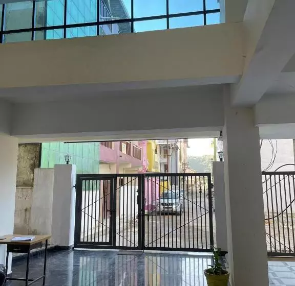 ユースホステル Abuzz Oxfordcaps Cedar Homes