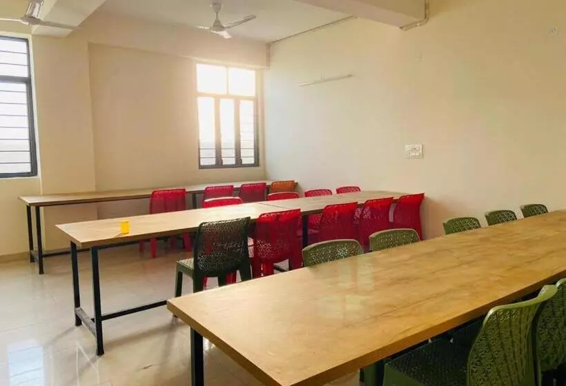 ユースホステル Abuzz Oxfordcaps Cedar Homes