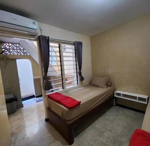 ユースホステル Penginapan Pip Semarang