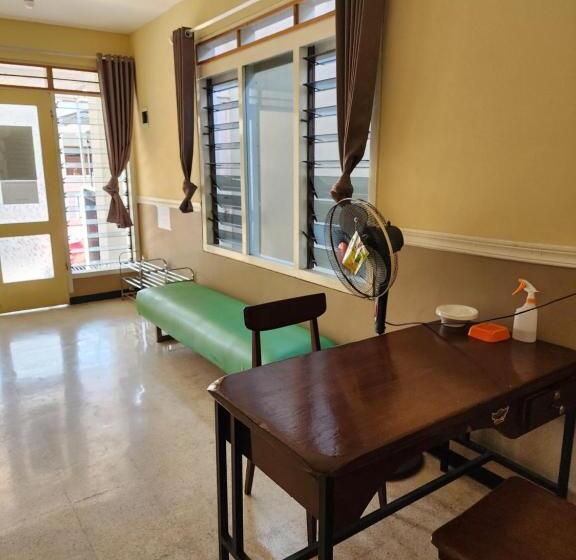 Hostel Penginapan Pip Semarang