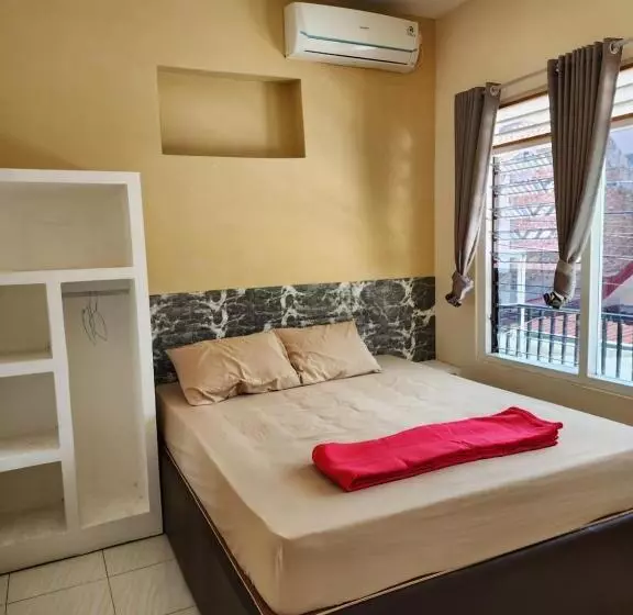 ユースホステル Penginapan Pip Semarang
