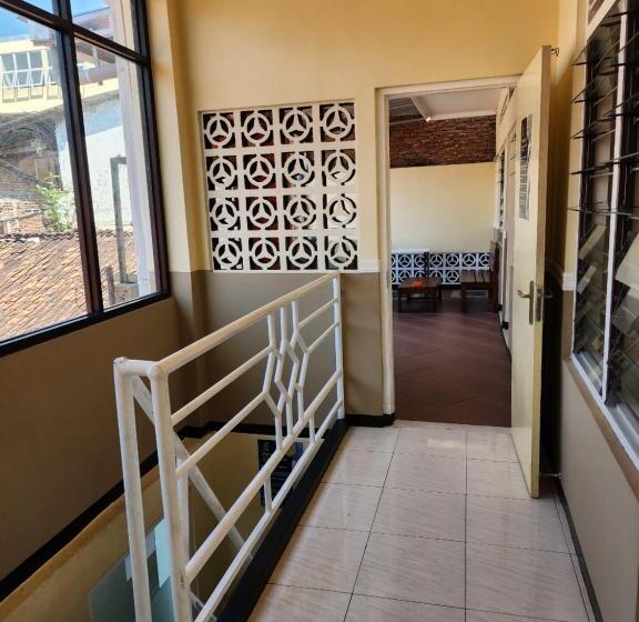 Hostel Penginapan Pip Semarang