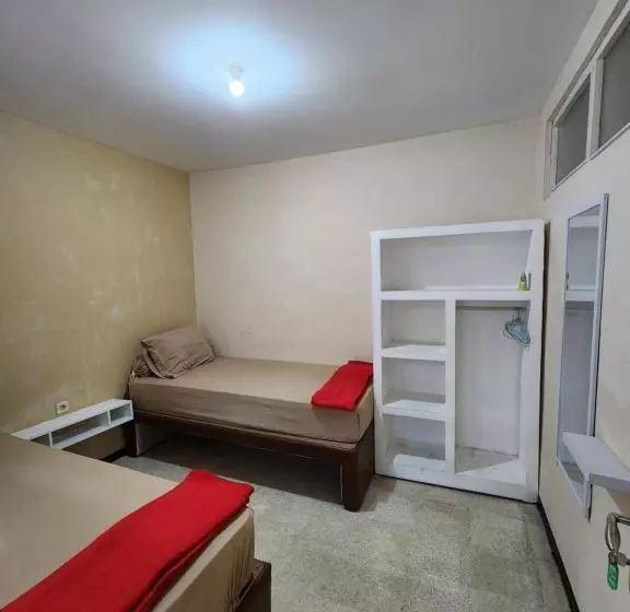ユースホステル Penginapan Pip Semarang