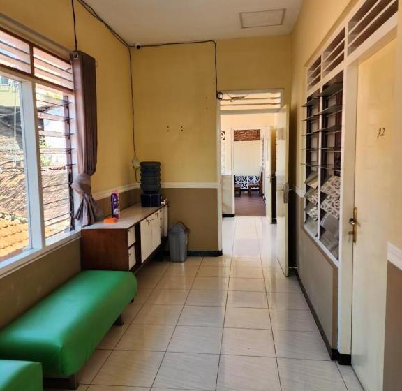 Hostel Penginapan Pip Semarang