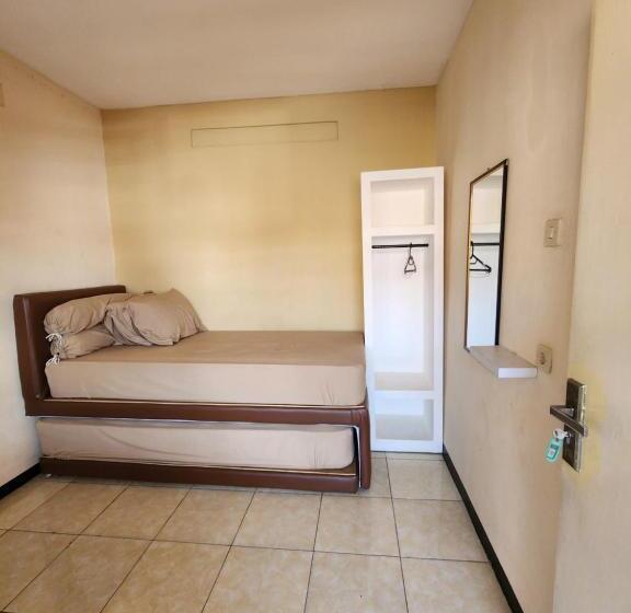 Hostel Penginapan Pip Semarang