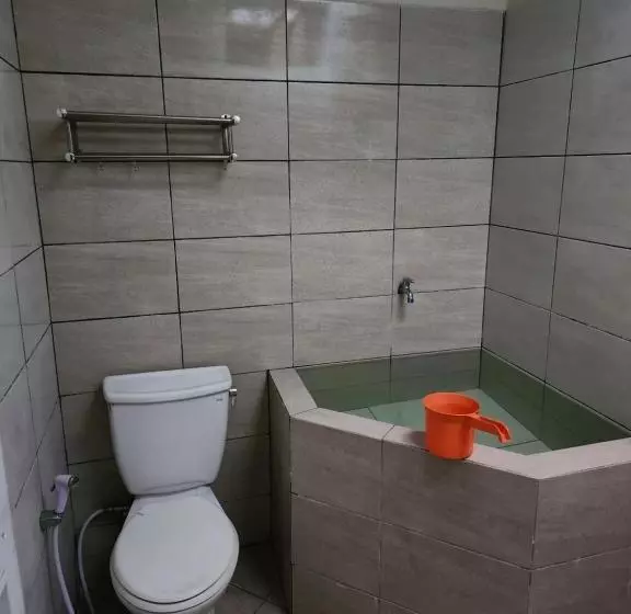 ユースホステル Penginapan Pip Semarang