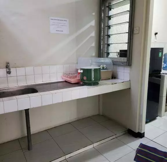 ユースホステル Penginapan Pip Semarang