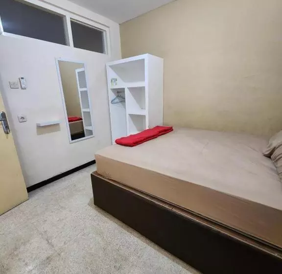 ユースホステル Penginapan Pip Semarang