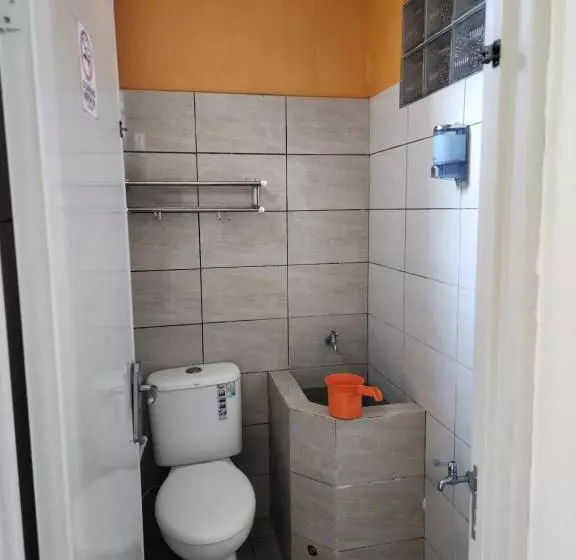 ユースホステル Penginapan Pip Semarang
