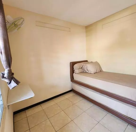 ユースホステル Penginapan Pip Semarang
