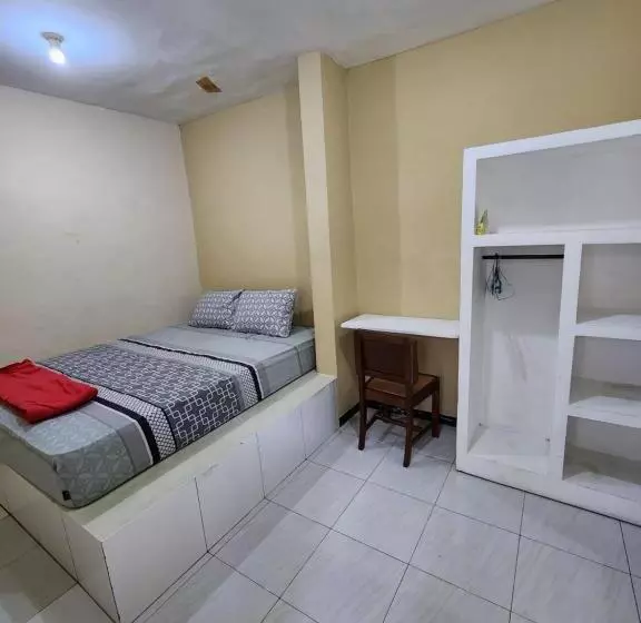 ユースホステル Penginapan Pip Semarang