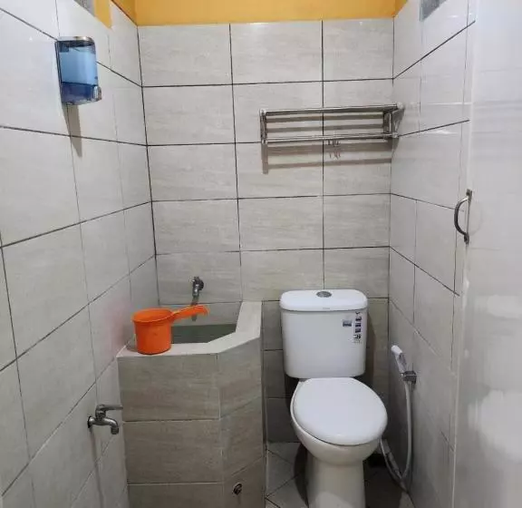 ユースホステル Penginapan Pip Semarang
