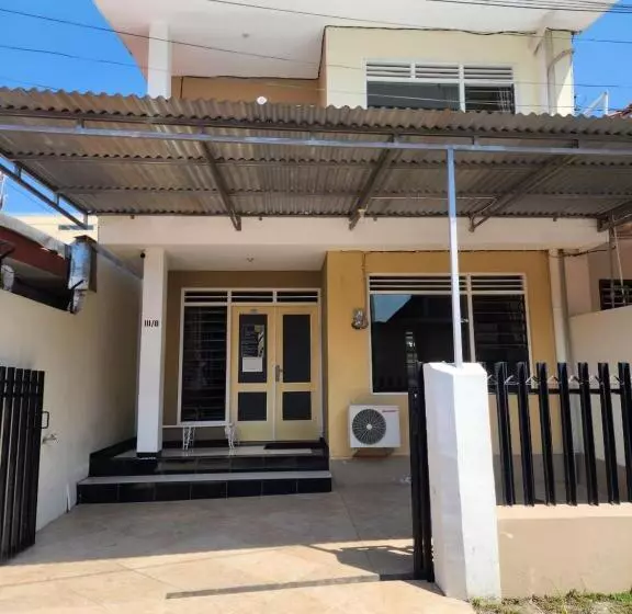 ユースホステル Penginapan Pip Semarang