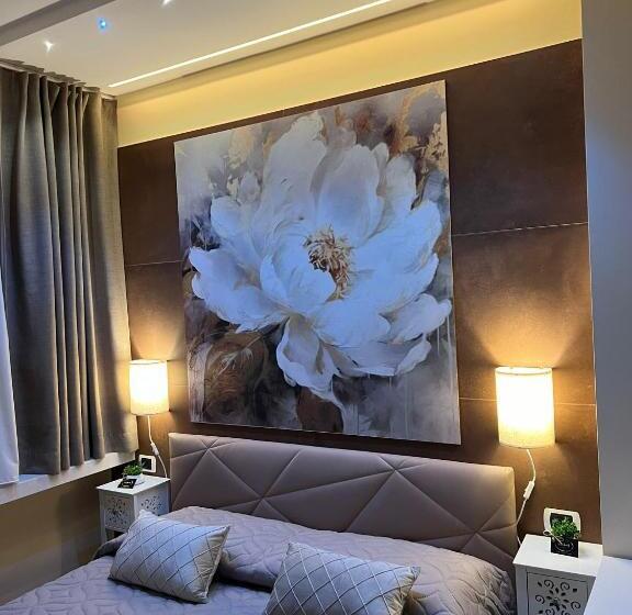 تختخواب و صبحانه La Dea Bendata