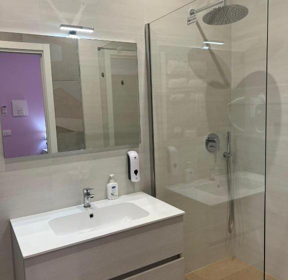 تختخواب و صبحانه La Dea Bendata