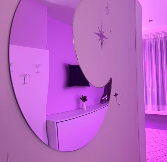 تختخواب و صبحانه La Dea Bendata