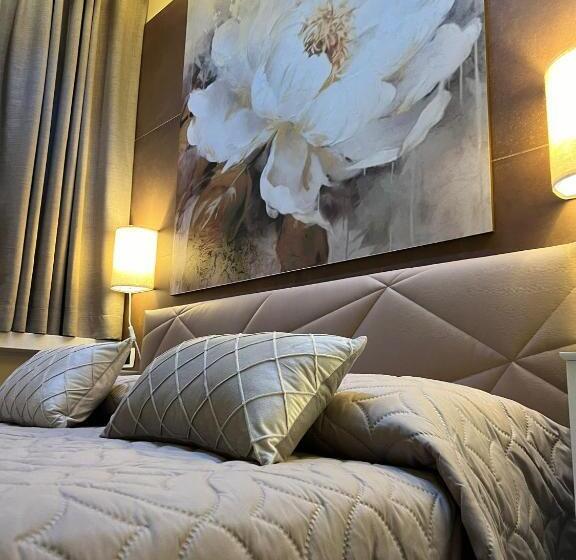 تختخواب و صبحانه La Dea Bendata