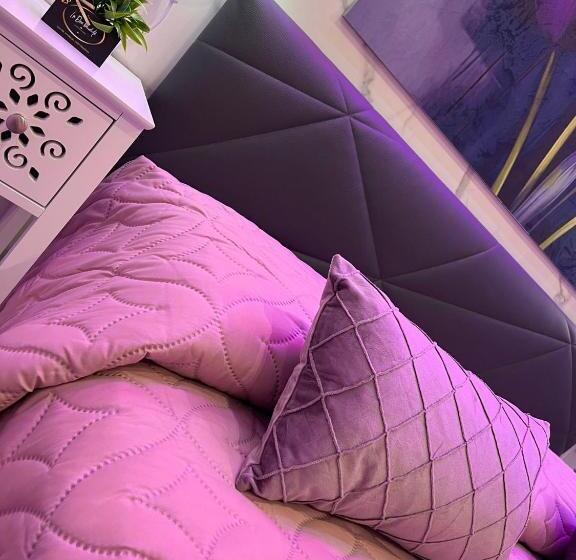 تختخواب و صبحانه La Dea Bendata