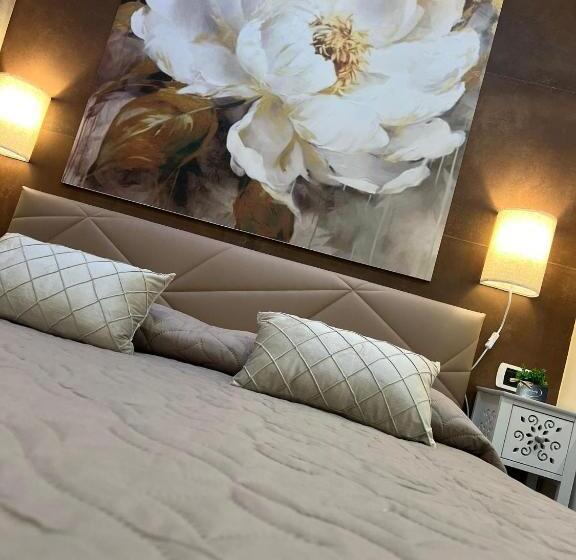 تختخواب و صبحانه La Dea Bendata