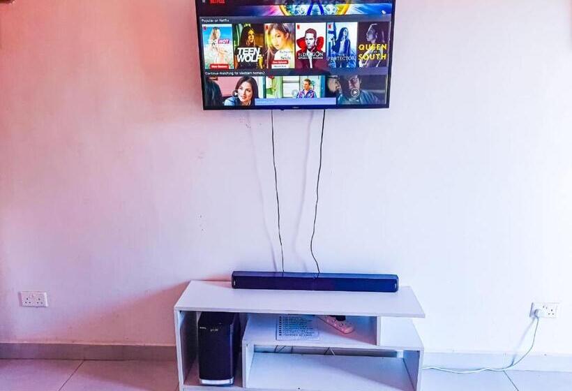 تختخواب و صبحانه Two Bedroms At Kisimani Heights