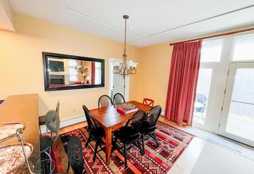 Blossom Haven Charming 3br Condo