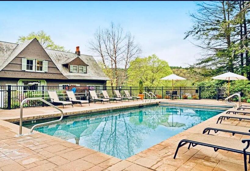 Blossom Haven Charming 3br Condo