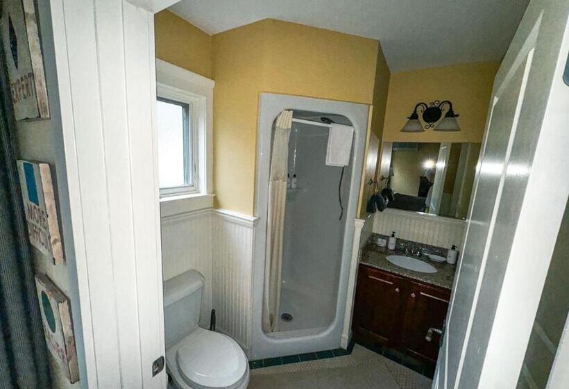 Blossom Haven Charming 3br Condo