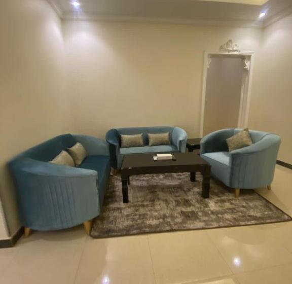 Отель Laden Suits Ghirnatah