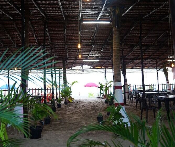 هتل Livin Waves Beach Stay And Cafe