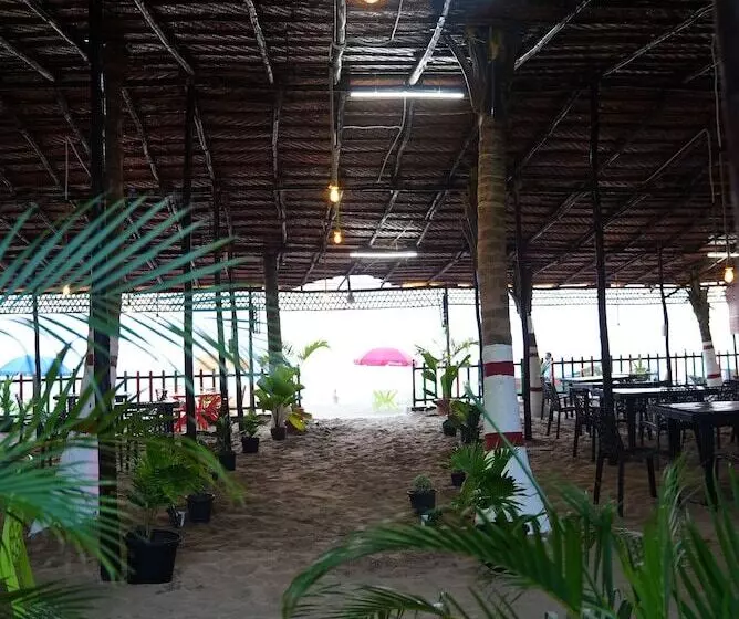 ホテル Livin Waves Beach Stay And Cafe