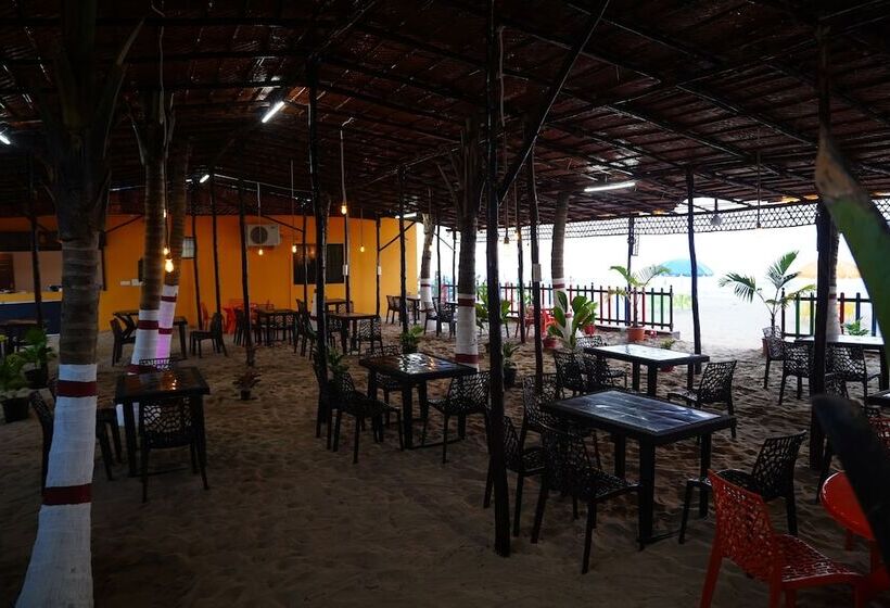 هتل Livin Waves Beach Stay And Cafe