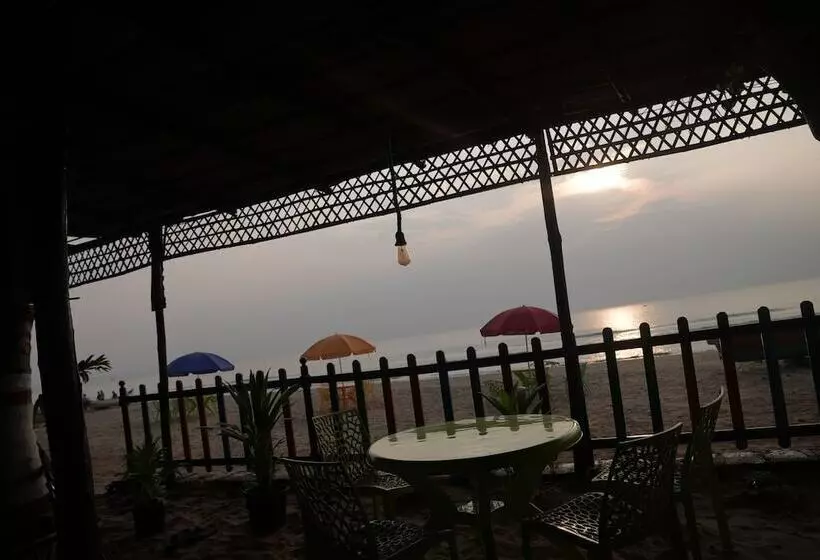 ホテル Livin Waves Beach Stay And Cafe