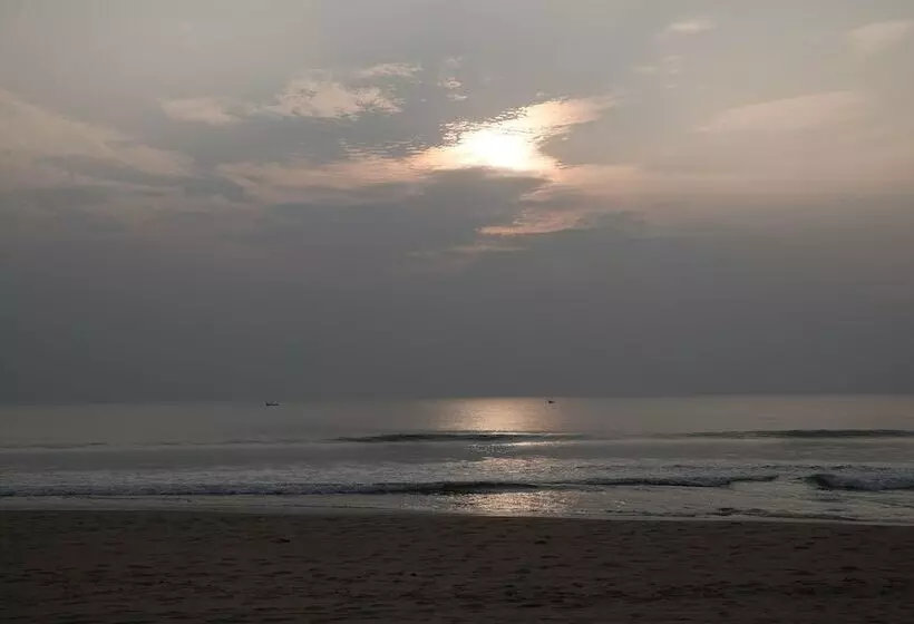 ホテル Livin Waves Beach Stay And Cafe