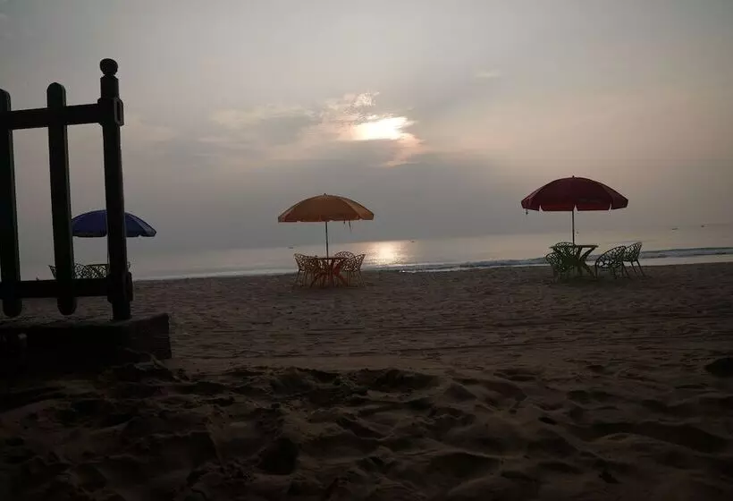 ホテル Livin Waves Beach Stay And Cafe