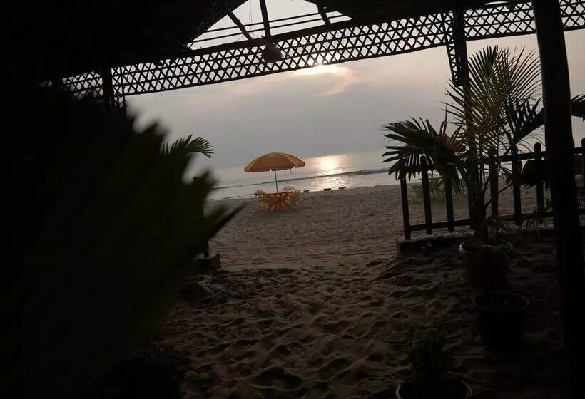 ホテル Livin Waves Beach Stay And Cafe