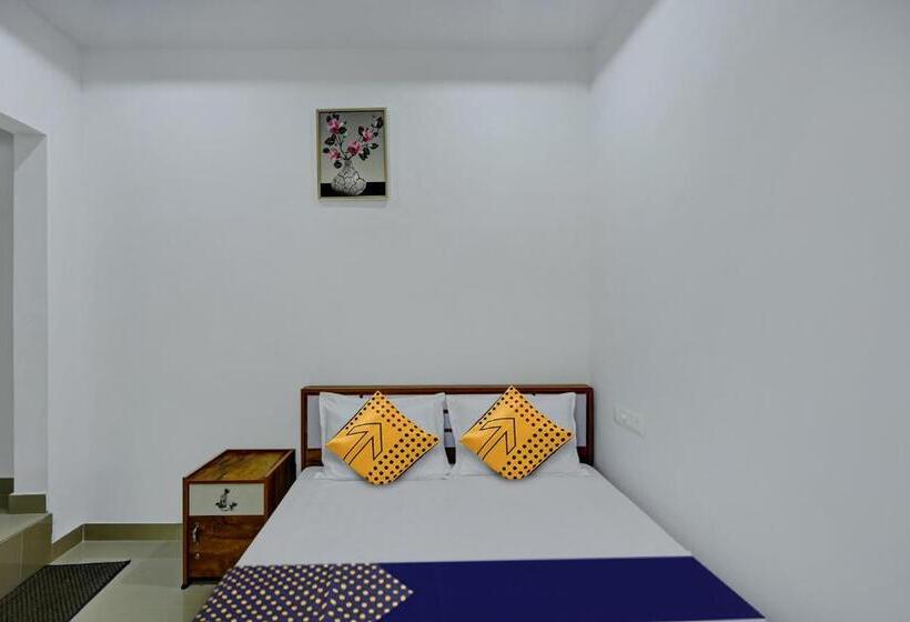 בית מלון כפרי Spot On Aqua Palace Inn