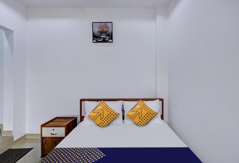 בית מלון כפרי Spot On Aqua Palace Inn