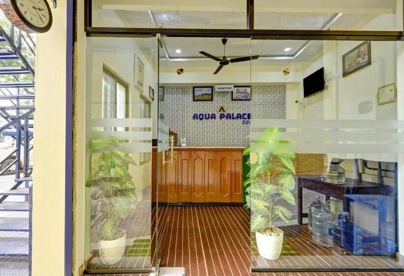 בית מלון כפרי Spot On Aqua Palace Inn