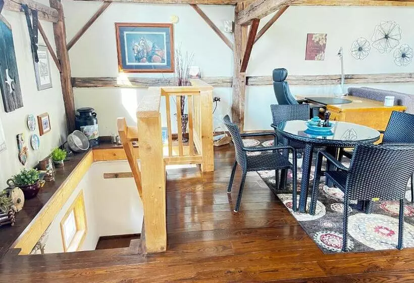 ホテル The Farm Shed Guelph Elora