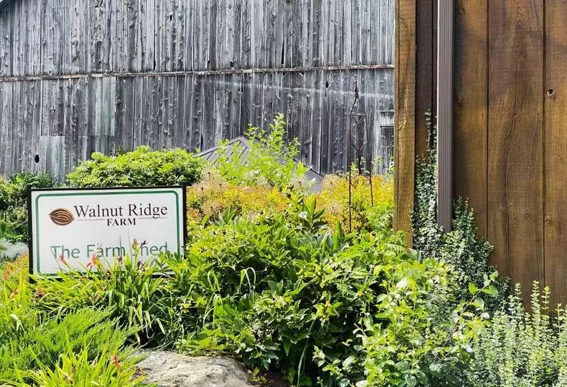 ホテル The Farm Shed Guelph Elora