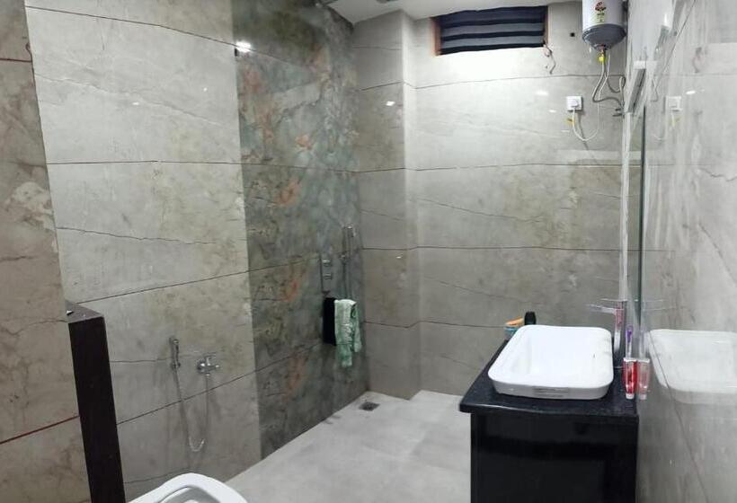 Mmr Luxurious Girls Pg And Hostel