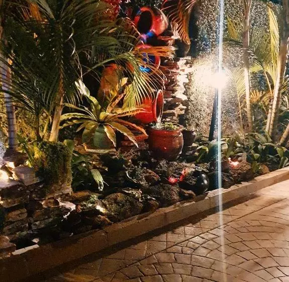 استراحتگاه Ambur Gardens Nalya