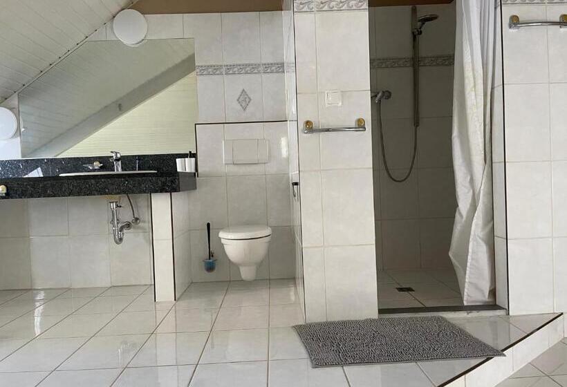 تختخواب و صبحانه Cochemer Arkaden