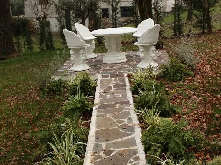 Aamiaismajoitus (B&B) Villa Jasmine