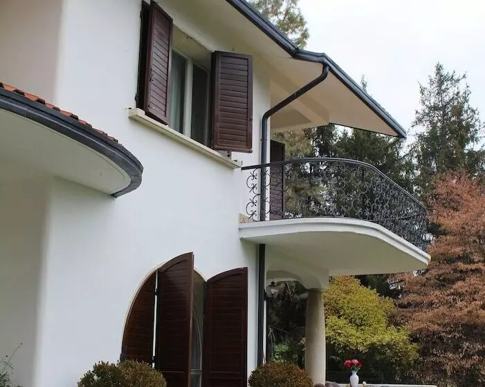 Aamiaismajoitus (B&B) Villa Jasmine