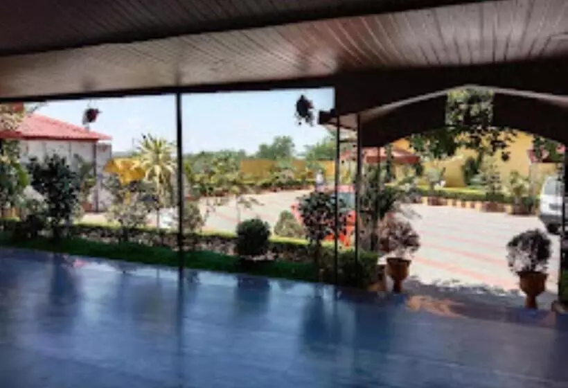 ホテル Aaradhya International Jagdalpur