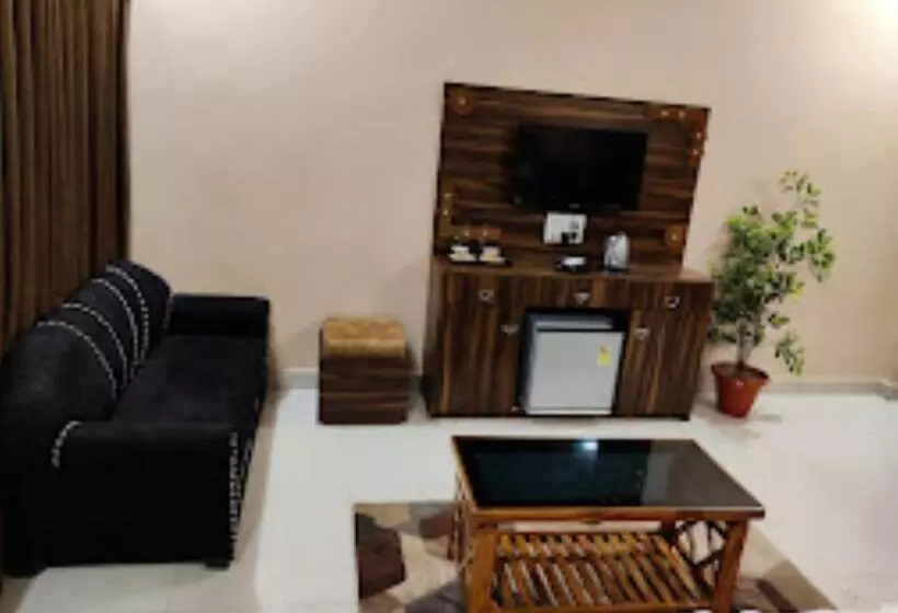 ホテル Aaradhya International Jagdalpur